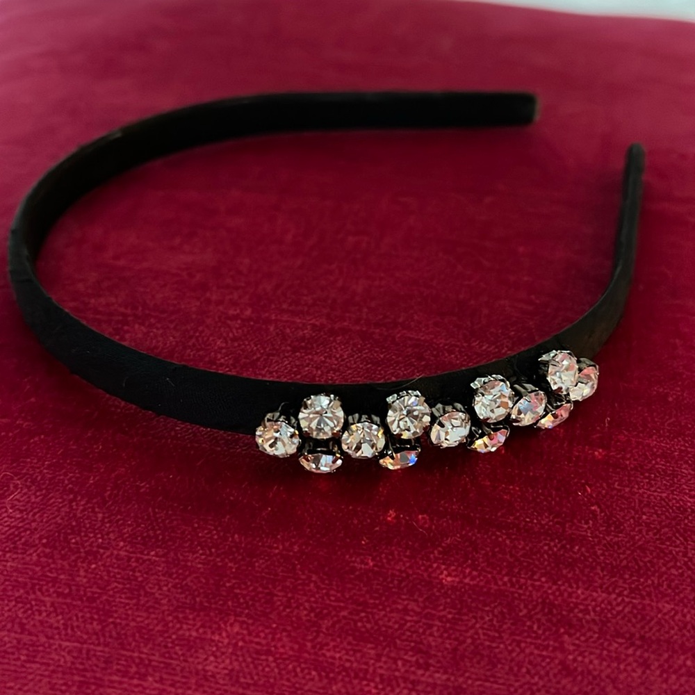 Black Fabric Headband with 13 Crystals.